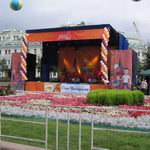 Техническое обеспечение мероприятия День города Москвы 2007г. Звук, свет, мобильная сцена-трансформер, генератор электричества.
