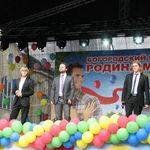 День города Ногинска 2009г. Техническое обеспечение мероприятия. Звук Turbosound Aspect, свет Martin Professional, большая крытая сцена Layher, Prolyte.